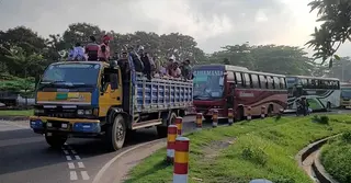যমুনা সেতুর পশ্চিম পাড়ে যানবাহনের তীব্র চাপ, নেই যানজট